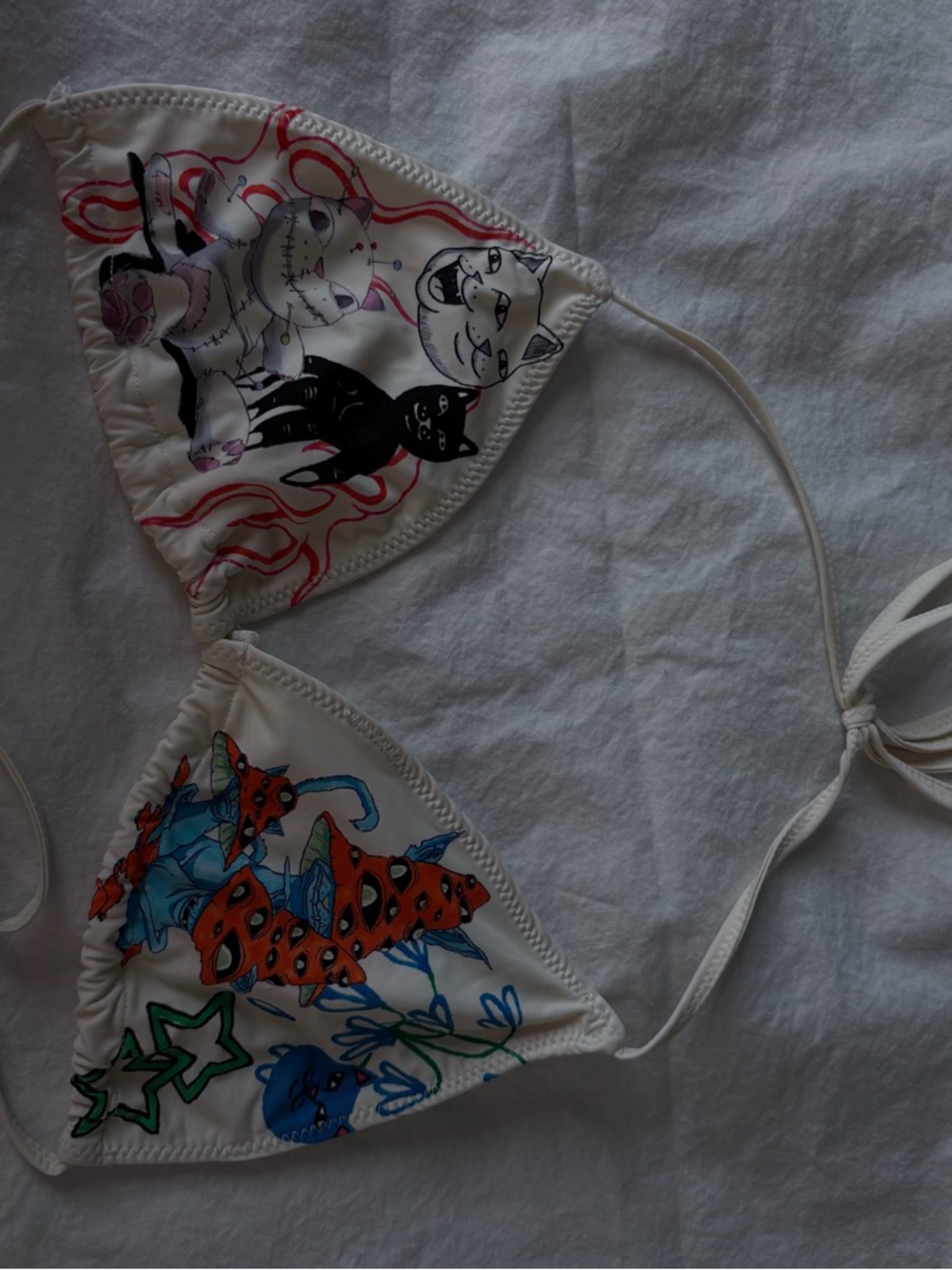 RIP N DIP size largeWhite Triangle Bikini Top with Colorful Cat & Graphic Prints